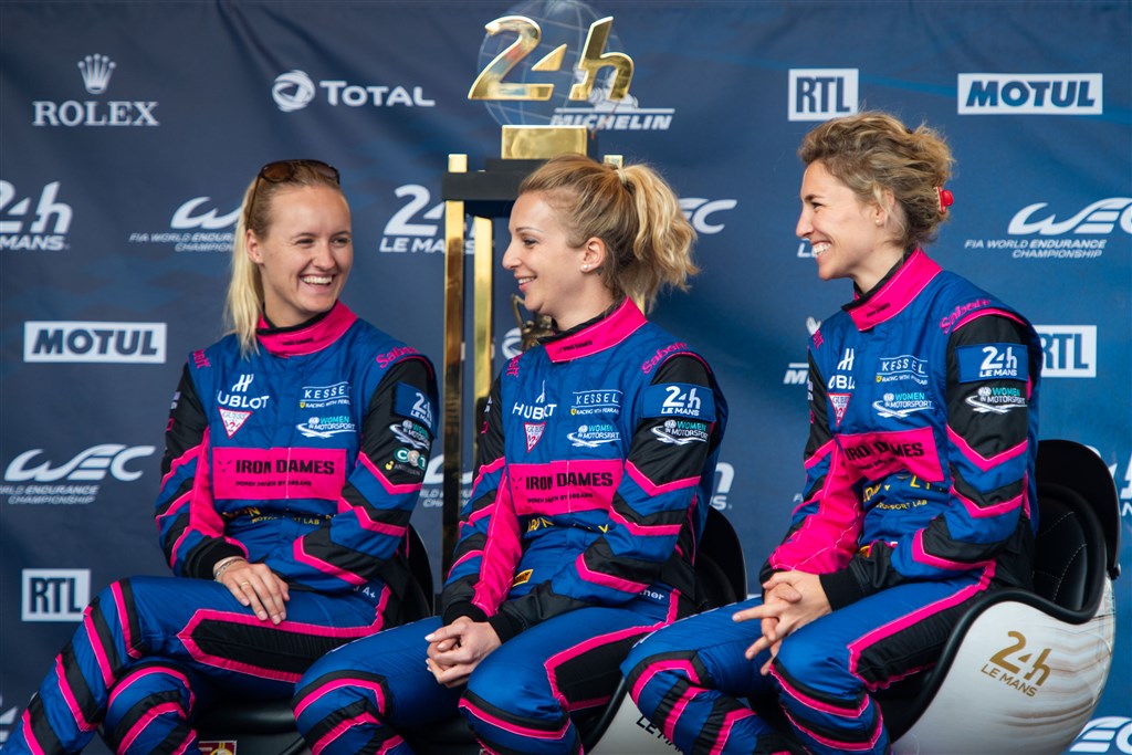 Michelle Gatting, yderst til venstre, ved Le Mans